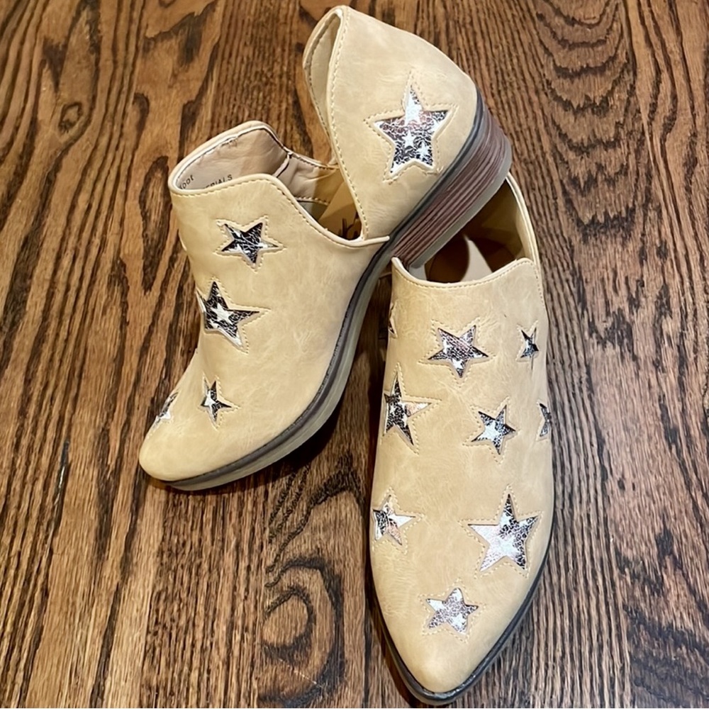 Seven7 Women's Austin Nubu Rockstar Ankle Boot Pointed Toe with Superstar - Picture 9 of 9
